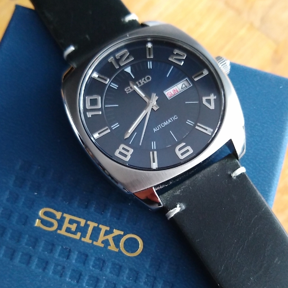 Seiko Black Leather Men's Watch